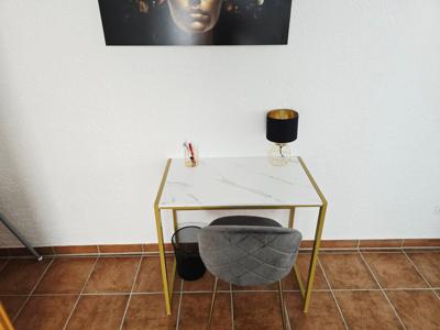 Arbeitsplatz im Wohnzimmer